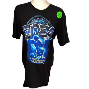 NWT Disney  2024 Mickey Mouse Glow in Dark T-Shirt Medium 38-40